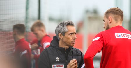 Kosmos! Ograł tylko Andorrę, a zarabia krocie. Tyle pobiera trener kadry