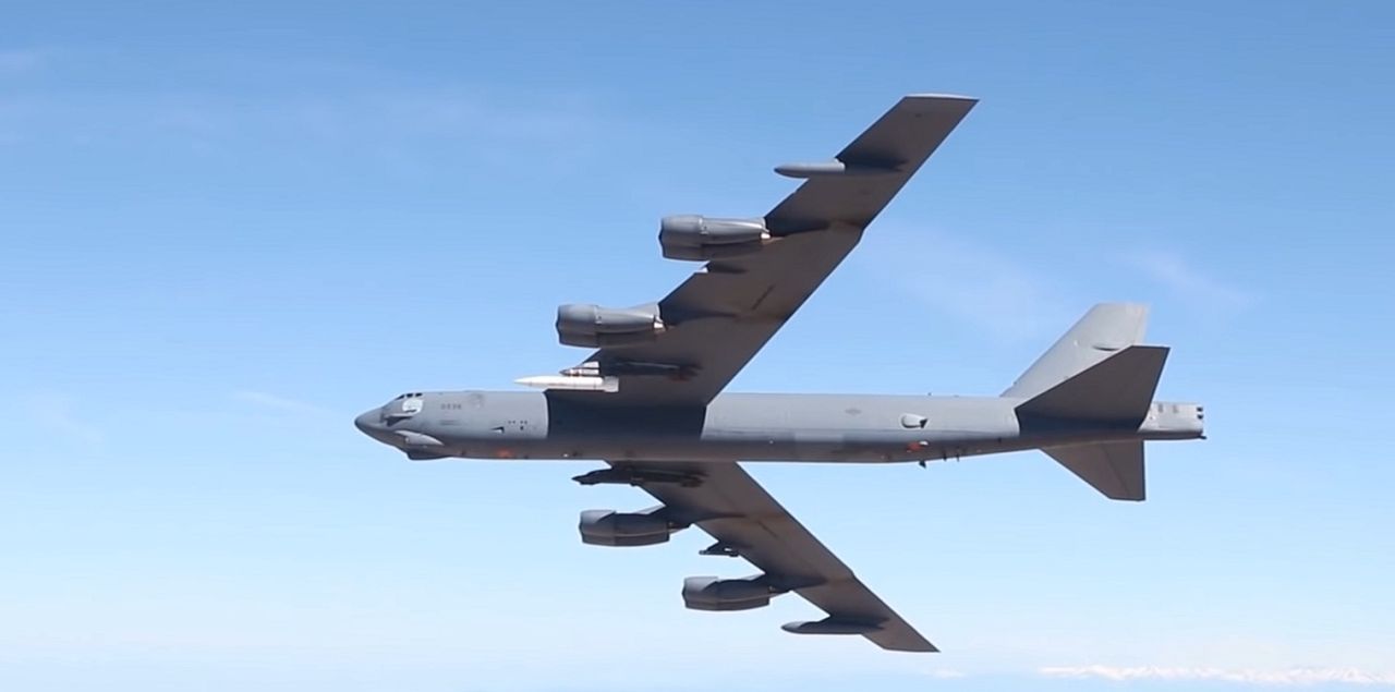 Bombowiec B-52 z udaną próbą przeniesienia pocisku hipersonicznego