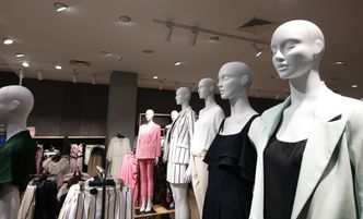 Nowa sieć tanich sklepów. Do gry wchodzi duży gracz z rynku obuwia