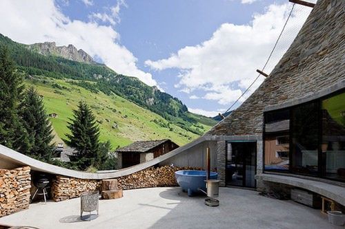 Dom dla hobbitów w szwajcarskich Alpach 2