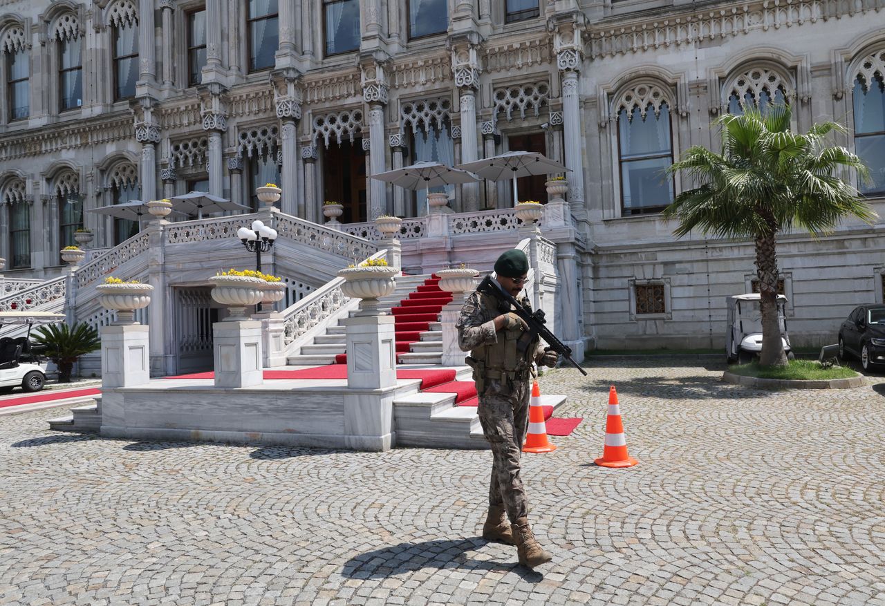 Ceasefire talks in Istanbul: Ukraine demands reparations