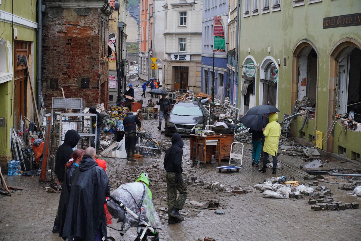 Na zdj. Kłodzko po przejściu fali powodziowej