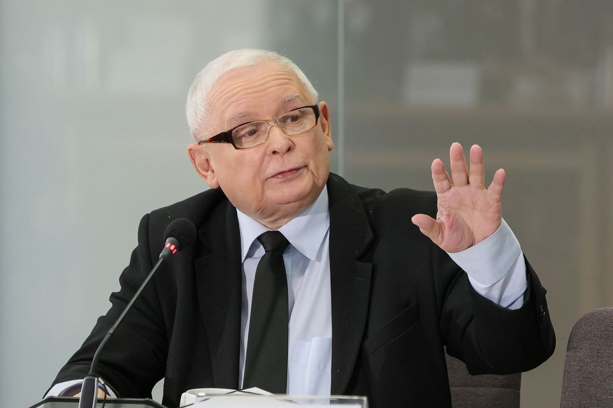 Komisja śledcza ds. Pegasusa przegłosowała wniosek o ukaranie świadka Jarosława Kaczyńskiego. Ma to związek z uchyleniem się od złożenia przyrzeczenia