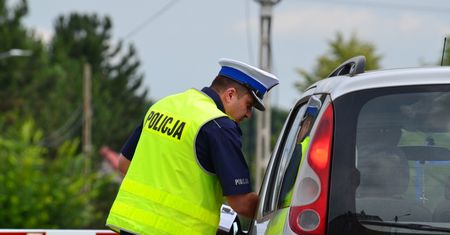 Miał trzy sądowe zakazy. Wpadł przez prędkość
