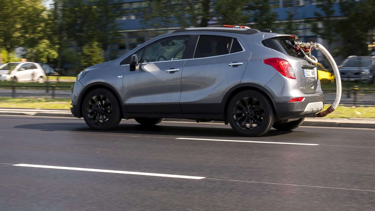 Podczas testu RDE do samochodu dołączane jest urządzenie zliczające emisję. Nic się nie prześlizgnie