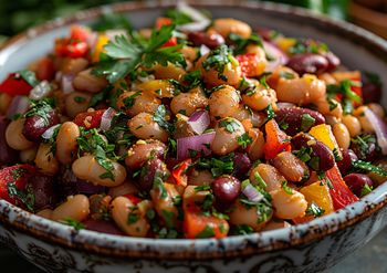 Sałatka z fasolką, która pasuje do wszystkiego. Od kotleta do meksykańskiej tortilli