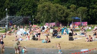 Poznań: Gorący weekend nad wodą. Tłumy na plaży nad Rusałką