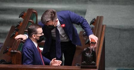 Atak hakerski na rząd. Zaufani ludzie premiera piszą z nim po nocach