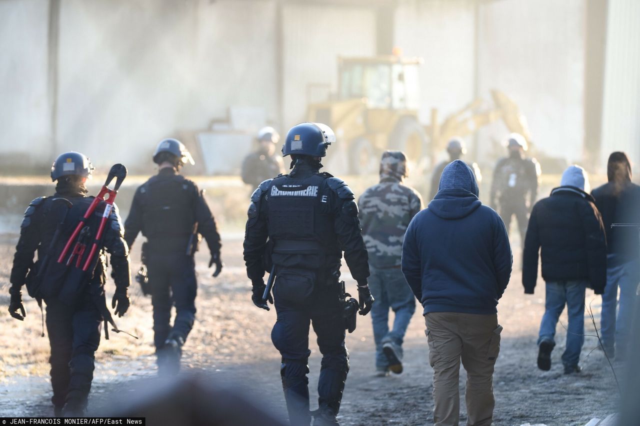 Nowy Rok 2021. Nielegalna impreza w Bretanii. 200 mandatów i starcia z policją