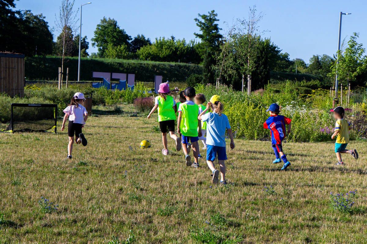 Wtorkowe treningi piłki nożnej dla młodych sportowców w FACTORY Poznań