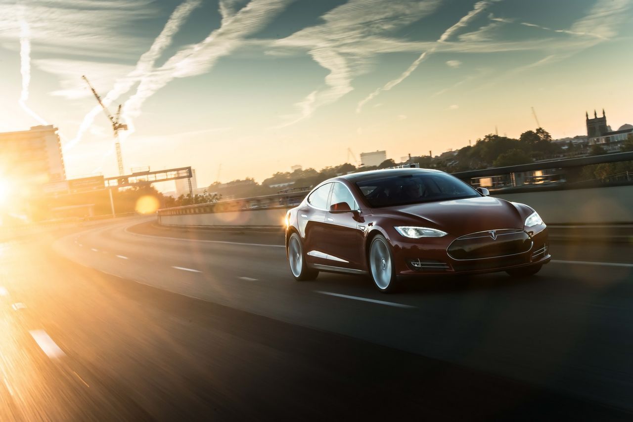 Systemy wspomagające kierowcę wymagają mnóstwa poprawek! (Fot. Tesla)