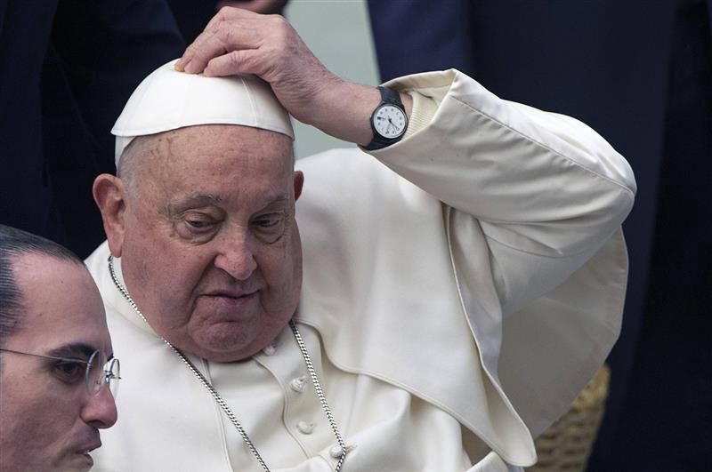 Pope Francis shows signs of recovery amid complex prognosis