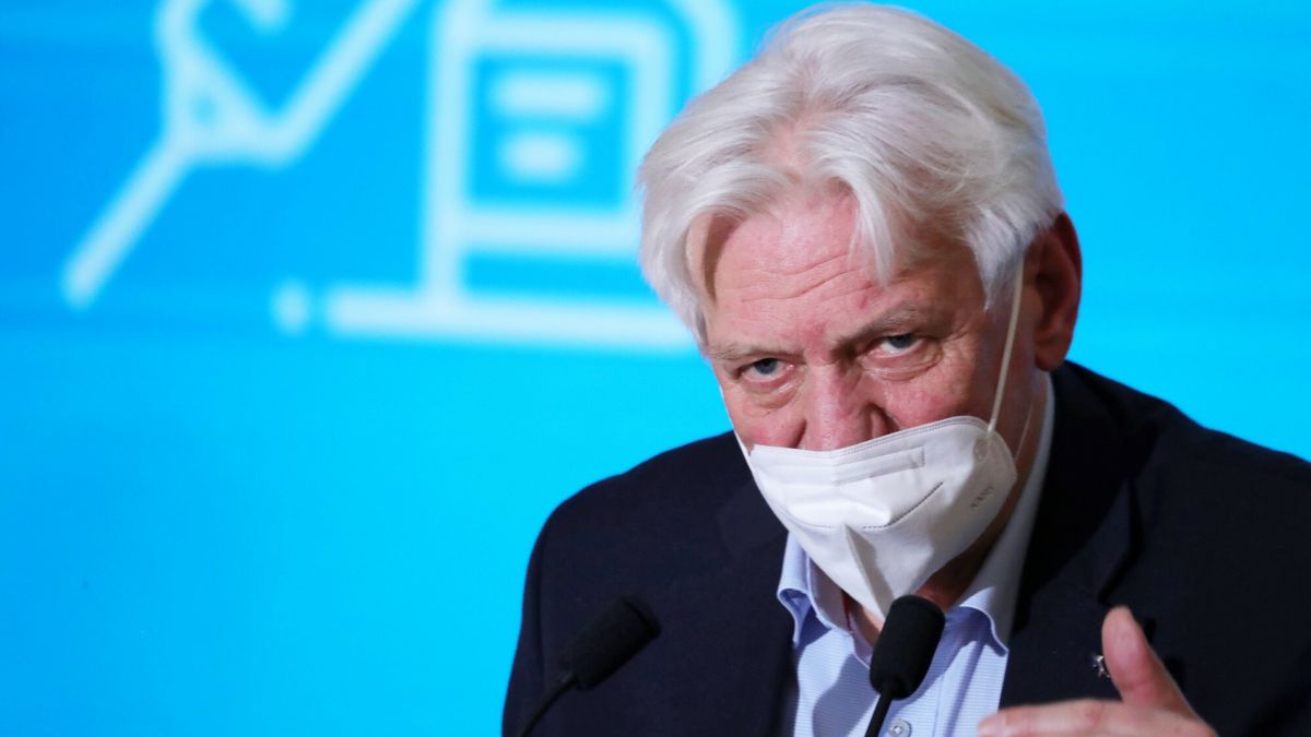 Bez szczepień trzeba będzie wprowadzić znaczące ograniczenia - przyznał prof. Andrzej Horban 