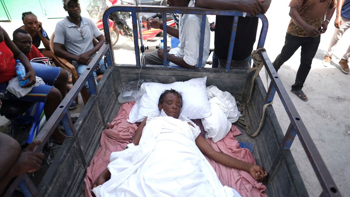 Trzęsienie ziemi na Haiti. Obraz smutku i rozpaczy wśród wielkich zniszczeń 1