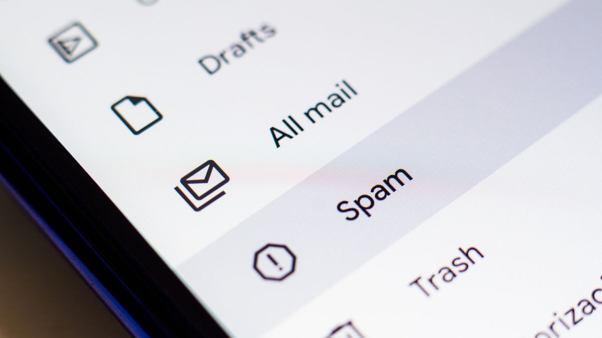BRAZIL - 2020/10/18: In this photo illustration the detail of the SPAM folder in the email in seen displayed on a smartphone. (Photo Illustration by Rafael Henrique/SOPA Images/LightRocket via Getty Images)