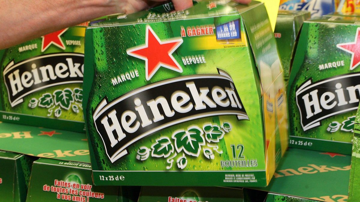 HEINEKEN BEER
HEINEKEN BEER
PAP/Photoshot
Jean Francois Frey
080530ALS507, 114485, 30.05.2008, alcohol, B960, B960_114485, B960_114485_0066, BIERE, bottle, BOTTLE, bottles, BOUTEILLE, business, BUSINESS, butelka, CADDIE, CONSOMMATION, drink, drinking, drinks, ECONOMIE, HEINEKEN, ilustracja, logo, marka, piwo, retail, shop, shopping, store