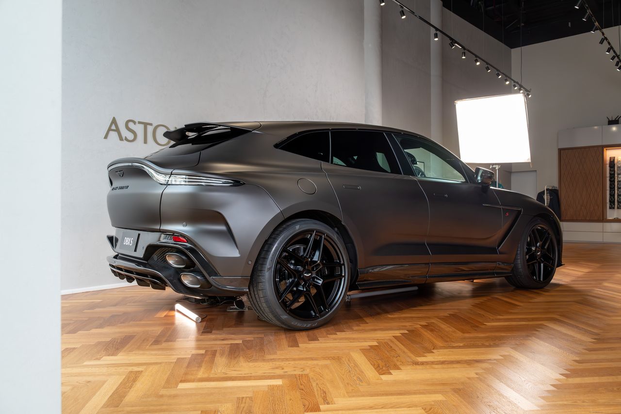 Aston Martin DBX S