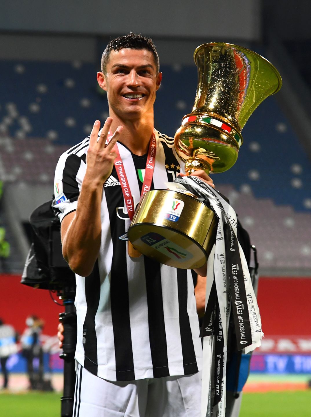Żona Cristiano Ronaldo pochwaliła się kolekcją samochodów piłkarza