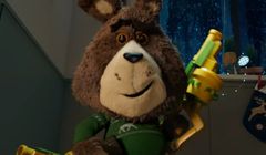 Plush w bożonarodzeniowym spocie jak „Kevin sam w domu”