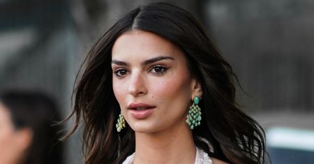 Emily Ratajkowski ma polskie korzenie. W Święto Niepodległości włożyła PATRIOTYCZNĄ koszulkę. Miło?