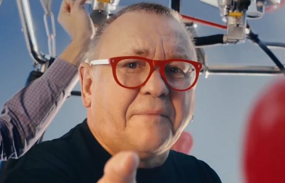 Jerzy Owsiak z youtuberami promuje Play jako partnera finału Wielkiej Orkiestry Świątecznej Pomocy (wideo)