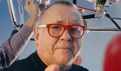 Jerzy Owsiak z youtuberami promuje Play jako partnera finału Wielkiej Orkiestry Świątecznej Pomocy (wideo)