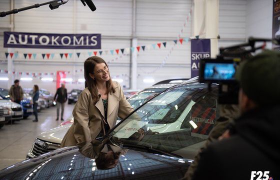 "Bardziej się nie da" w kampanii serwisu Otomoto