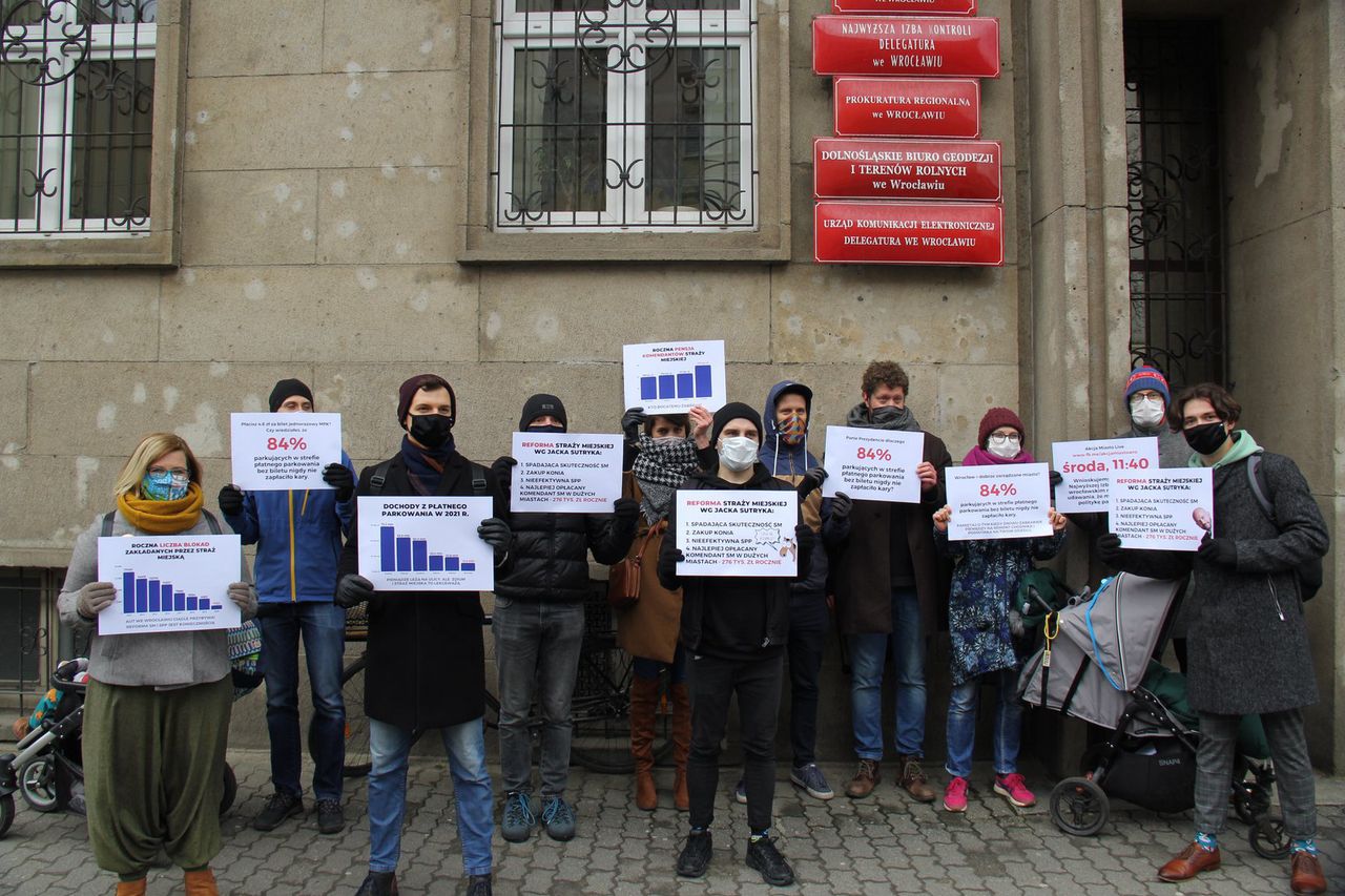 Wrocław. Co z tym parkowaniem? Miasto odpowiada aktywistom