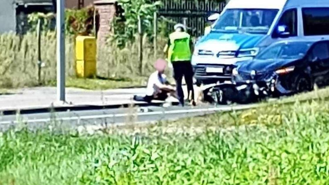 Skuter uderzył w auto