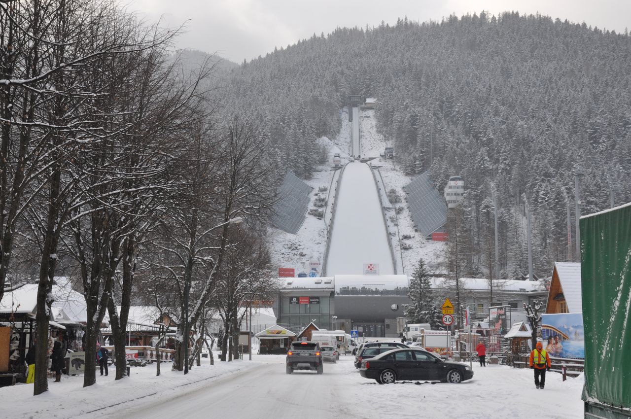 Policja z Zakopanego ostrzega kibiców Pucharu Świata. Ważne zasady przed zawodami na Wielkiej Krokwi