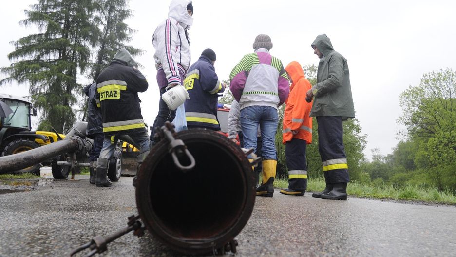 Opady deszczu w powiecie chrzanowskim. Strażacy wyruszyli do pierwszych interwencji  / zdjęcie ilustracyjne 