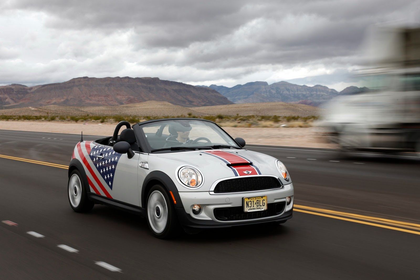 Galeria Mini jako celebracja sprzedaży półmilionowego egzemplarza w USA 265