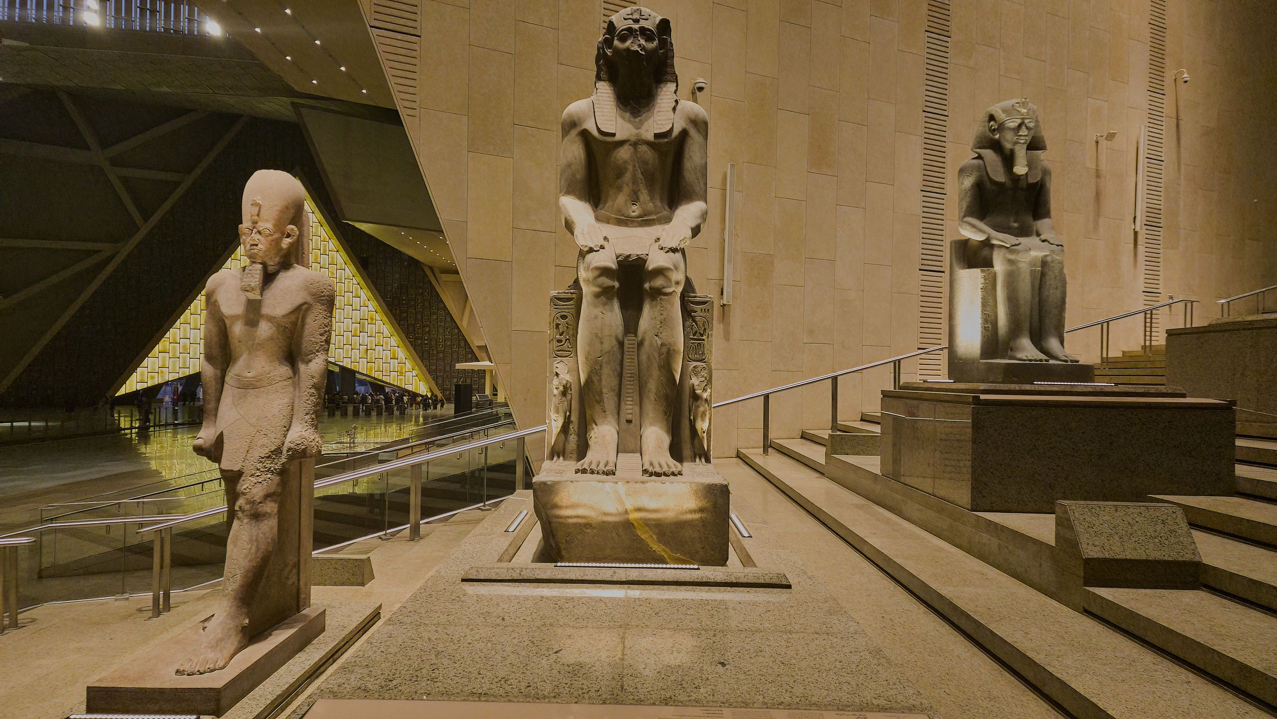 Wielkie Muzeum Egipskie to jeden z obowiązkowych punktów na tury