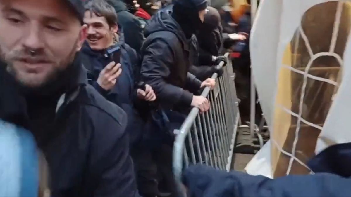 atak antyszczepionkowców na jarmark 