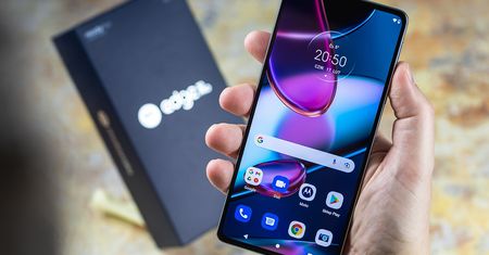 Jest wielka i niemało kosztuje, ale może się podobać. Oto nowa flagowa Motorola