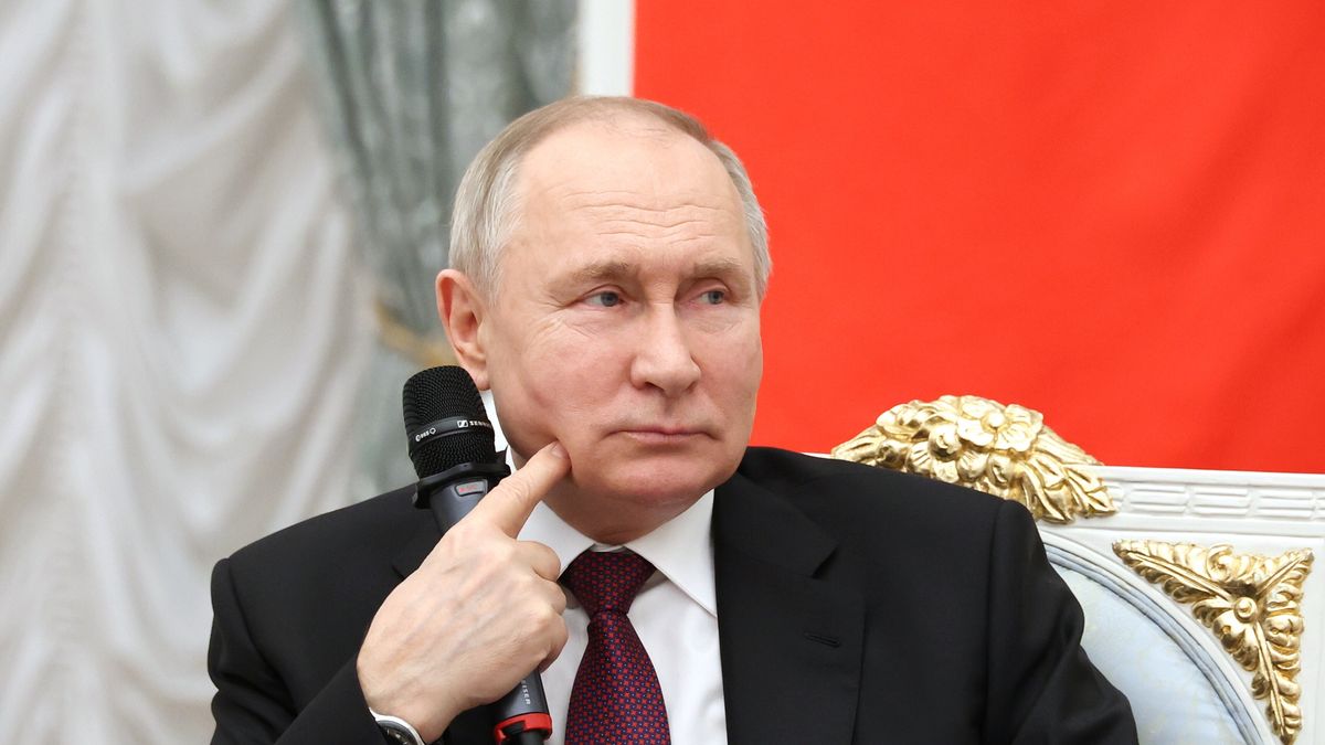 Russian President Vladimir Putin meets with winners and mentors of the Professionals national skill championship at the Kremlin in Moscow, Russia, 18 December 2023. EPA/MIKHAEL KLIMENTYEV/SPUTNIK/KREMLIN POOL MANDATORY CREDIT Dostawca: PAP/EPA.