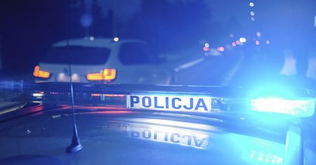 Łódź. Pościg za driftującym bmw. Ojciec i syn uderzyli w drzewo