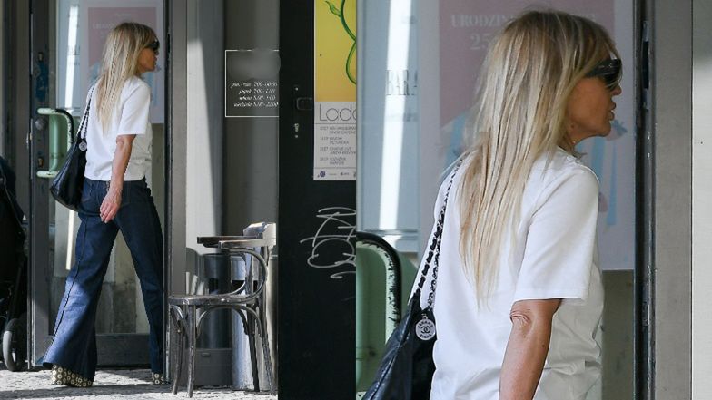 Monika Olejnik przemierza Warszawę we wzorzystych butach na koturnie