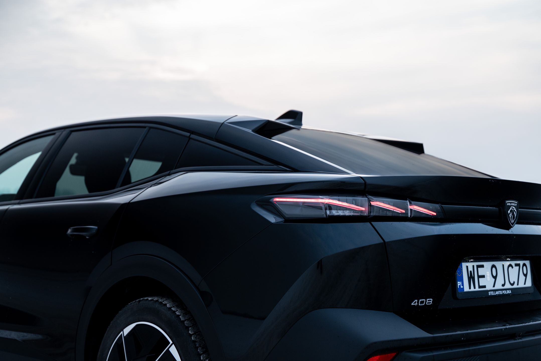 Peugeot 408 Hybrid 145
