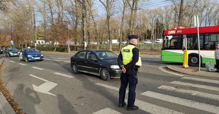 Dodatkowe 200 miejsc parkingowych przy cmentarzu na Majdanku. Wojsko otwiera bramy jednostki na 1 listopada