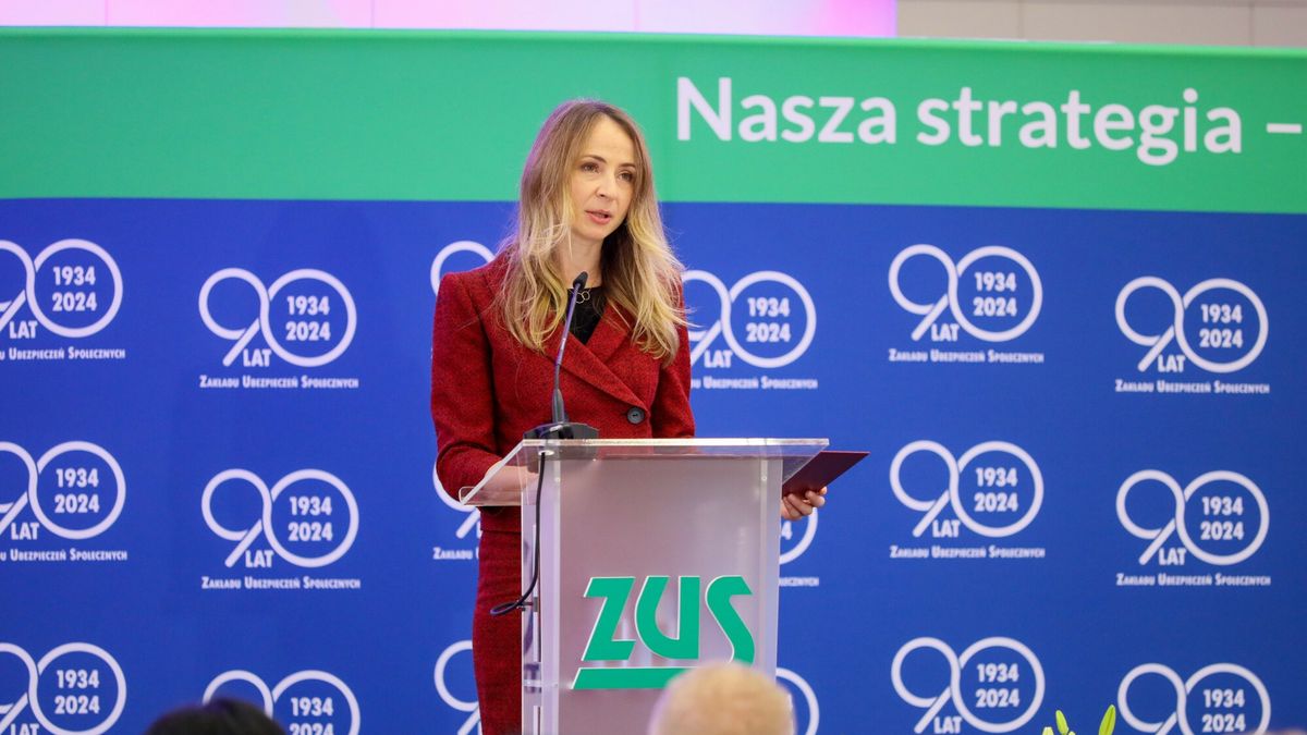 Fina? obchod�w jubileuszu 90-lecia ZUS
Fot. Dawid Wolski/East News, Warszawa, 24.10.2024. Final obchodow jubileuszu 90-lecia Zakladu Ubezpieczen Spolecznych, w siedzibie przy ul. Szamockiej.
N/z: minister rodziny, pracy i polityki spolecznej Agnieszka Dziemianowicz-Bak
Dawid Wolski