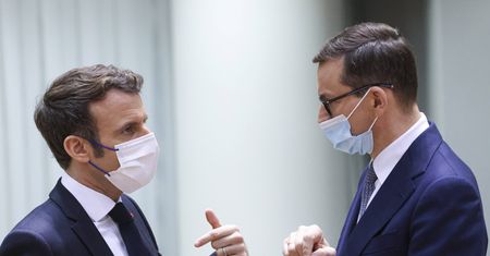 Macron nazwał Morawieckiego "prawicowym antysemitą". Burza w sieci