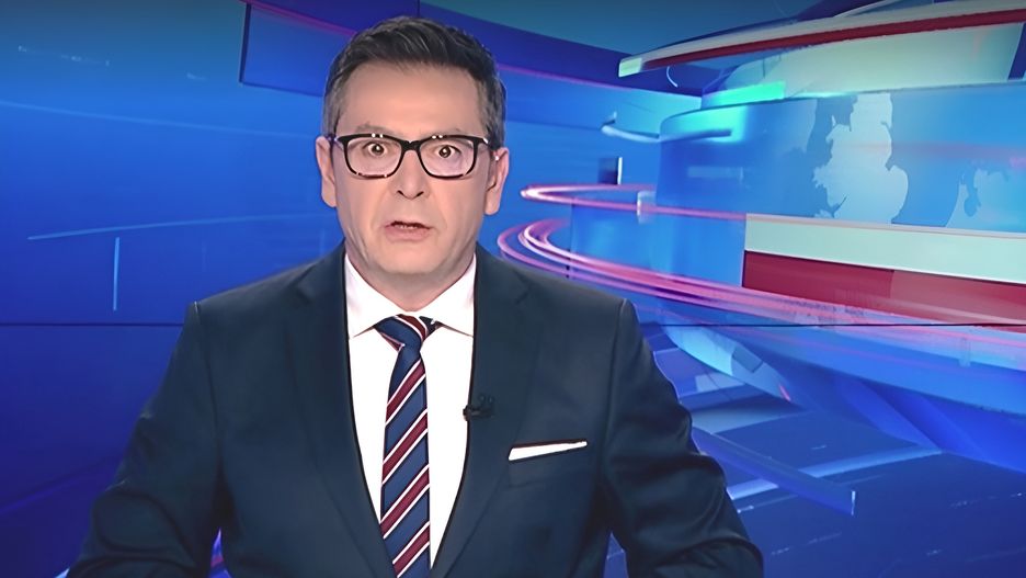 Słowom Michała Adamczyka w "Wiadomościach" towarzyszył skandaliczny pasek
