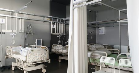 Koronawirus. Spory wzrost zakażeń w Polsce. Jak wygląda sytuacja we Wrocławiu? [17.08.2021]