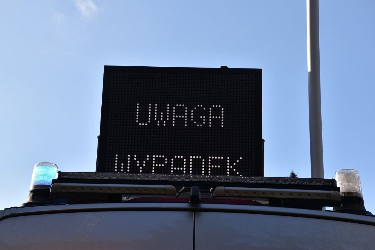 Wypadek na S61 na trasie Łomża - Szczuczyn. Ciężarówka wypadła z drogi