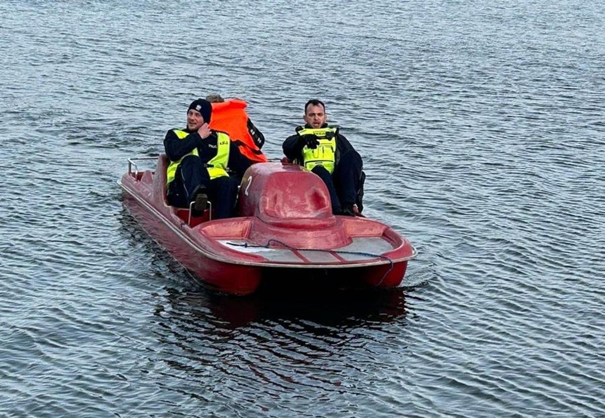 Nie czekali ani chwili. Policjanci chwycili za nietypowy sprzęt