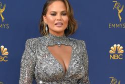 Chrissy Teigen nie chce już mieć sztucznego biustu. Wyjęła implanty