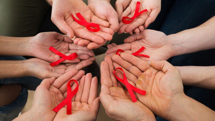 Coraz więcej nastolatków umiera na AIDS
