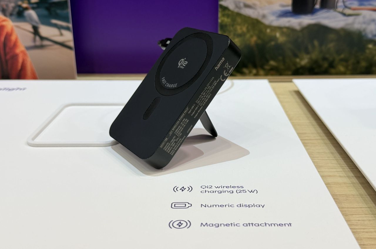 Hama na IFA 2026 - powerbank Qi 25 W z podpórką i wyświetlaczem
