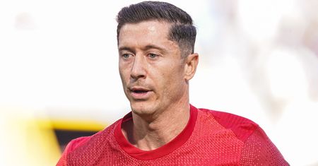 "Bomba atomowa w szatni" i rysy na świętości. Co dalej z Lewandowskim? [OPINIA]